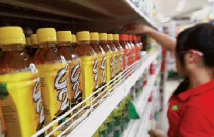 Sau buổi làm việc với thanh tra Bộ Y tế, URC Hà Nội đã ra thông báo tạm dừng lưu hành 2 lô sản phẩm C2 và Rồng Đỏ. Ảnh: Lao Động.