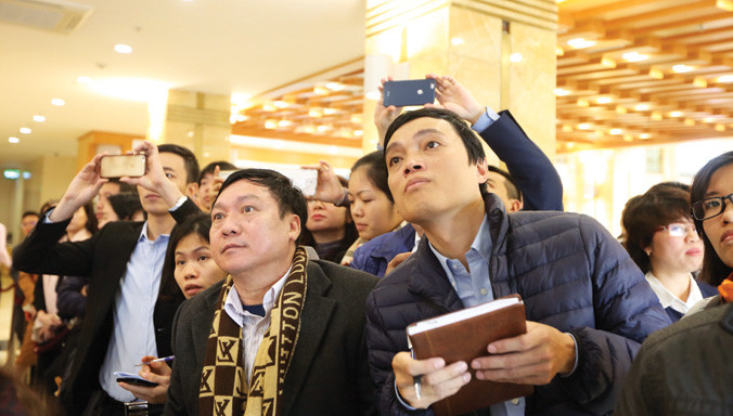 Thị trường chứng khoán Việt Nam: Bán tháo và chờ đợi?