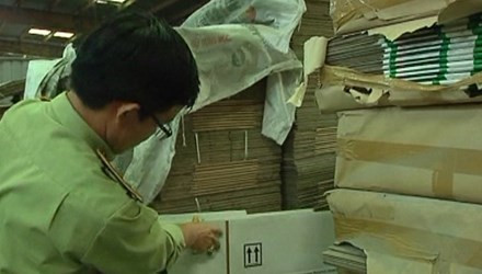 Đoàn kiểm tra Ban 389 QG kiểm tra tại kho của Cty Thuận Phong hồi tháng 4/2015. Ảnh: Ban 389 QG cung cấp