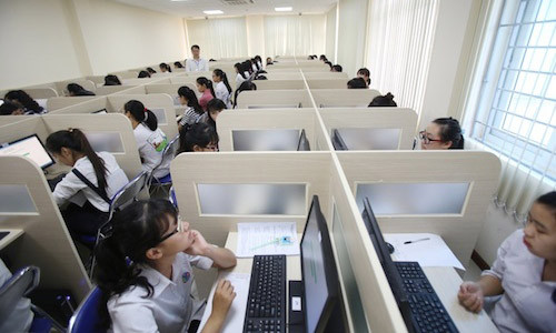 Thí sinh làm bài thi đánh giá năng lực. Ảnh: Vnexpress 