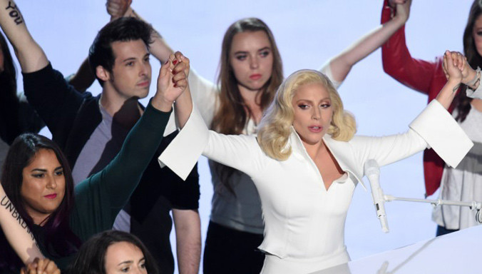 Lady Gaga “tự hào, mạnh mẽ hơn khi dám nói sự thật”, hy vọng phụ nữ cùng cảnh ngộ bớt cô đơn.