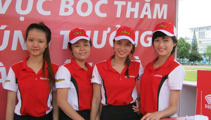 PG là một trong những nghề nhẹ nhàng được các bạn trẻ hứng thú với mức lương hấp dẫn.