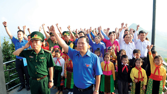 Lễ chào cờ đặc biệt tại cực Bắc Tổ quốc