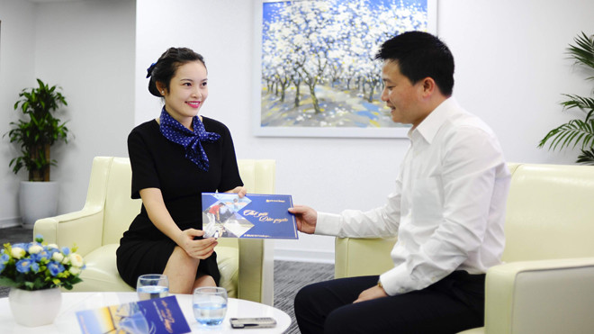 Khách hàng được hưởng đặc quyền phong cách đón tiếp tại Priority Lounge riêng biệt, không gian sang trọng.