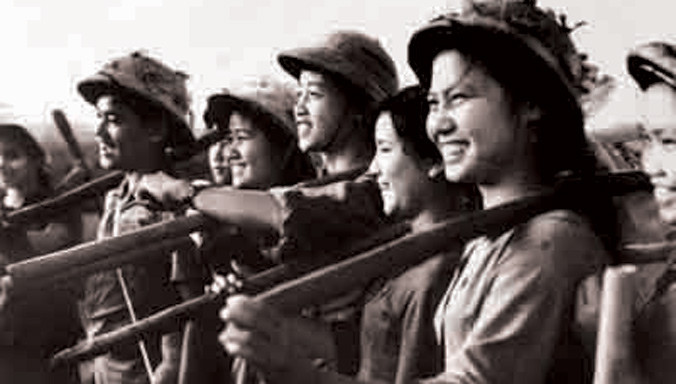 Những cô gái thanh niên xung phong. Ảnh: Mai Nam.