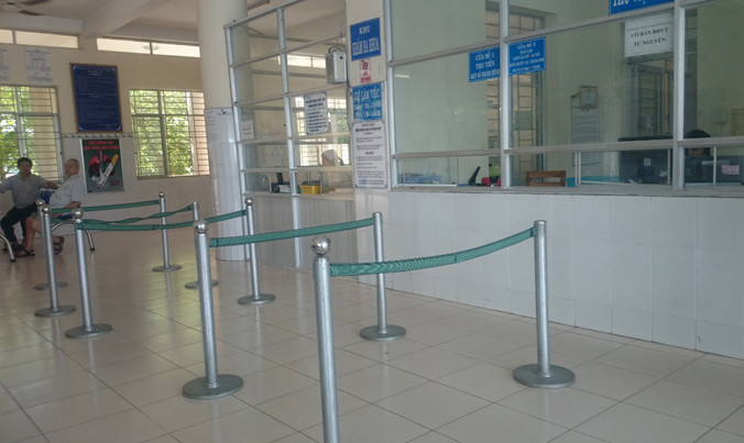 Khoa khám bệnh Bệnh viện YDCT vắng bóng bệnh nhân sau khi được lên hạng. Ảnh: Đức Minh.