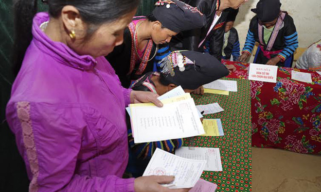 Cử tri vùng biên giới tại Lai Châu đi bầu cử sớm ngày 15/5.