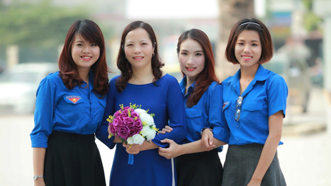 Lương Huyền My (bìa phải).