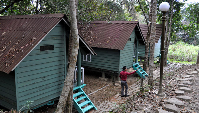 Bungalow giữa rừng đặc dụng Hòn Bà.