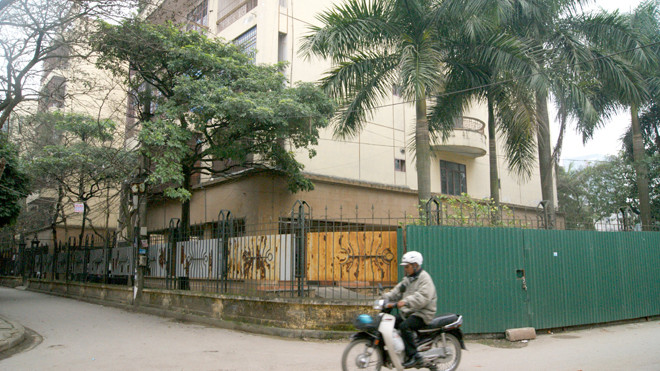 Khu nhà công vụ Hoàng Cầu không thu hồi được, ngân sách phải chi tiền mua nhà công vụ mới. Ảnh: Phạm Thanh.