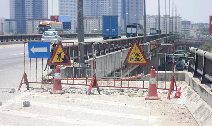 Điểm xảy ra tai nạn hi hữu hôm 25/7 trên đường vành đai 3. Ảnh: Trọng Đảng.