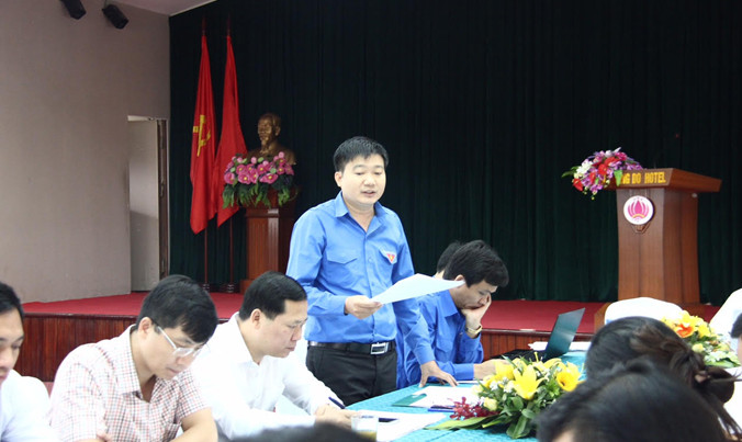 Các đại biểu thảo luận tại hội nghị.