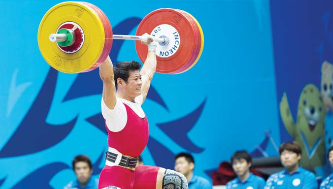 Cử tạ nâng ước mơ cậu bé mồ côi