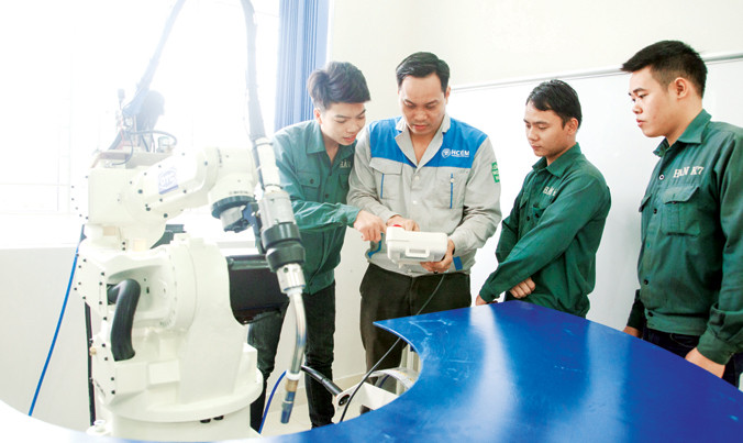 Trước thực trạng cử nhân thất nghiệp quá nhiều, các trường nghề năm nay lại thu hút nhiều thí sinh.