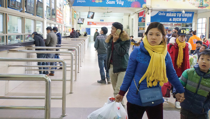 Hầu hết các cửa vé tại Bến xe Mỹ Đình đều chưa bán vé Tết. Ảnh: Sỹ Lực.