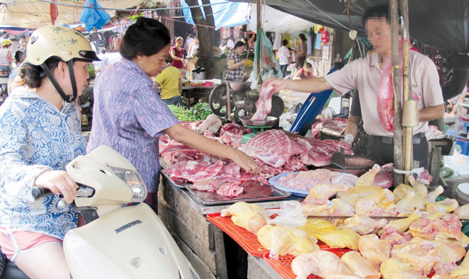 Ăn thịt có tồn dư kháng sinh thường xuyên sẽ dẫn đến tình trạng nhờn thuốc, thậm chí gây lệch lạc giới tính của trẻ nhỏ. Ảnh: Phạm Anh.