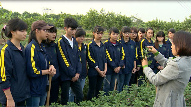 Sinh viên Học viện Nông nghiệp Việt Nam trong một lần thực hành.