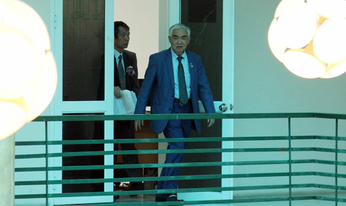 Nếu ông Lê Hùng Dũng (phải) quyết định rời khỏi vị trí Chủ tịch VFF, chiếc ghế ông để lại sẽ là cuộc cạnh tranh đầy gay gắt. Ảnh: VSI.