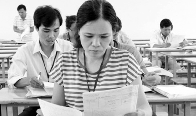 Cán bộ chấm thi tại một hội đồng thi.