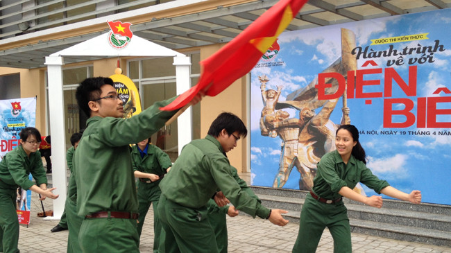 Tổ chức Đoàn thu hút thanh niên vào các hoạt động bổ ích sẽ góp phần tránh xa những nguy hại từ mạng xã hội. Ảnh: Bảo Anh.