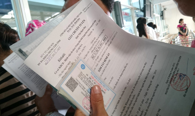 Nhiều người dân tham gia BHYT 5 năm liên tục vẫn chưa biết về quyền lợi mình đáng được hưởng. Ảnh: Như Ý.