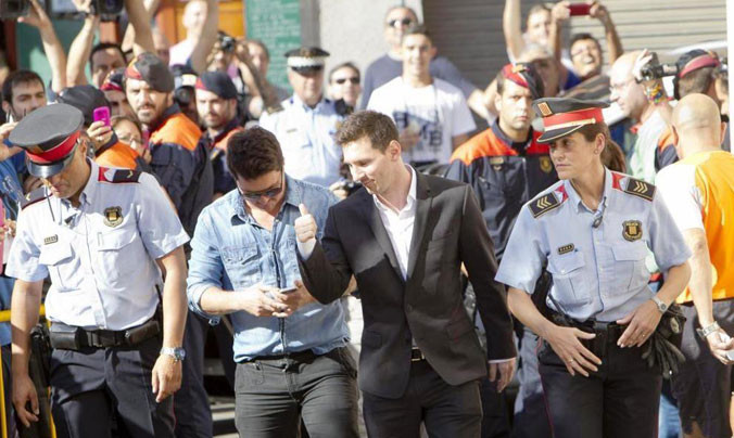 Những cáo buộc trốn thuế vẫn chưa buông tha Messi.