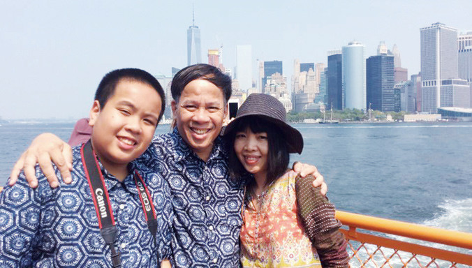 Nam luôn hạnh phúc với sự chăm sóc yêu thương của bố mẹ. Ảnh: CTV.