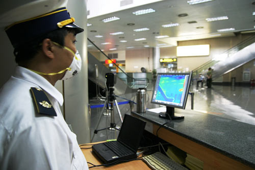 Tăng cường kiểm dịch y tế tại các cửa khẩu. Ảnh: SGGP 