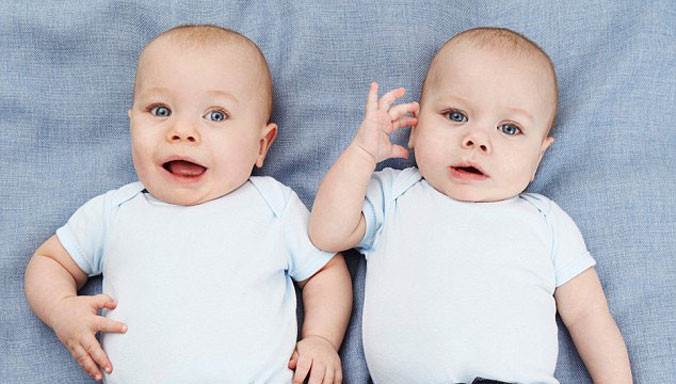 Phân biệt trẻ song sinh bằng thuốc nhuộm