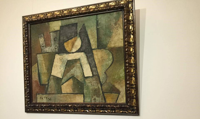 Bức tranh “Trừu tượng” bị coi là giả mạo vẫn được treo tại triển lãm.