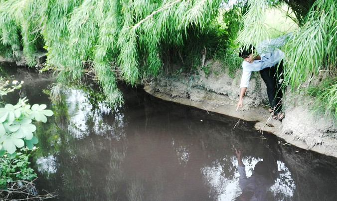 Suối Ea Dier ô nhiễm nặng vì chất thải.