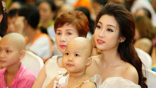 Bệnh nhi vui tết Trung thu