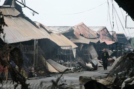 Một góc chợ Phủ Lý sau vụ cháy. Ảnh: Dân Trí