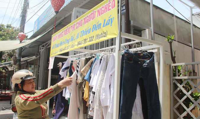 Quầy hàng miễn phí cho người nghèo.