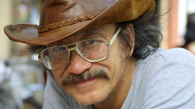 Mũ phớt là vật bất ly thân làm nên hình ảnh Nguyễn Cường. Ảnh: Nguyễn Đình Toán.