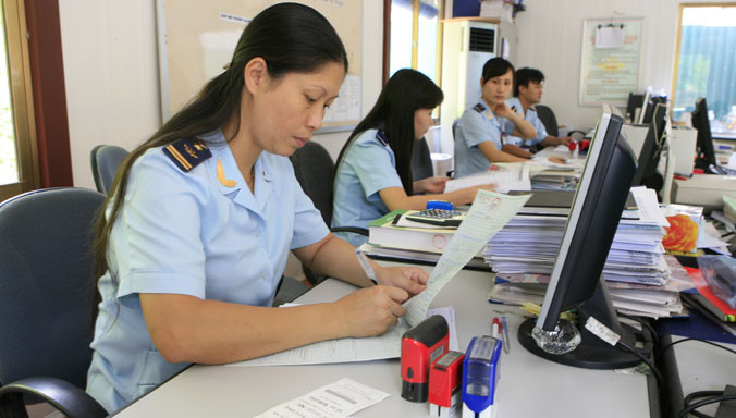 Theo ông Vinh mỗi lĩnh vực các cơ quan quản lý phải chỉ rõ ngành mình có thách thức với từng FTA thế nào. Ảnh: Hồng Vĩnh.