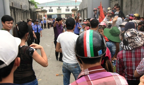 Hơn 2.000 công nhân Công ty TNHH KaiYang ngừng việc phản đối chủ lao động. Ảnh: Vnexpress