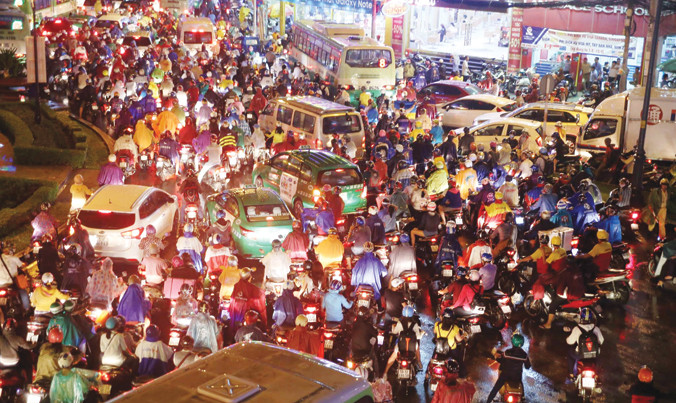 Cứ mưa là ngập đang là lực cản lớn để TP HCM phát triển.