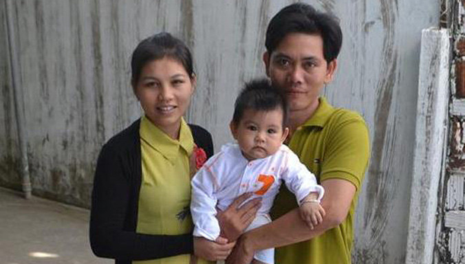 Gia đình Thượng úy Phạm Trung Hiếu-Lê Thị Hồng Hoa.