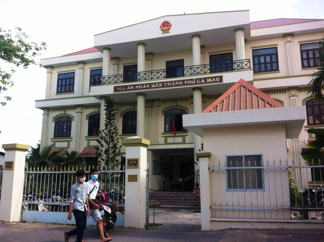 Trụ sở TAND thành phố Cà Mau- nơi diễn ra phiên tòa công khai nhưng được giữ khá kín với giới truyền thông