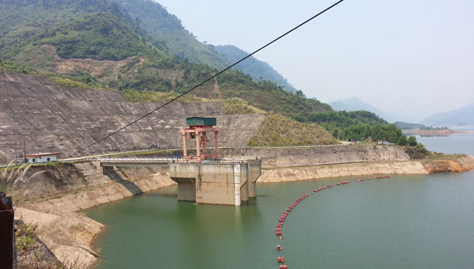 Trong suốt 3 tháng qua, Thủy điện A Vương phải ngừng sản xuất hoàn toàn để phục vụ cấp nước cho hạ du.