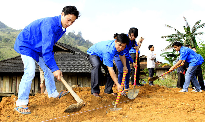 Đoàn viên thanh niên luôn là lực lượng gương mẫu, đi đầu, đầy nhiệt huyết trong các hoạt động tình nguyện vì cộng đồng. Ảnh: Xuân Tùng.
