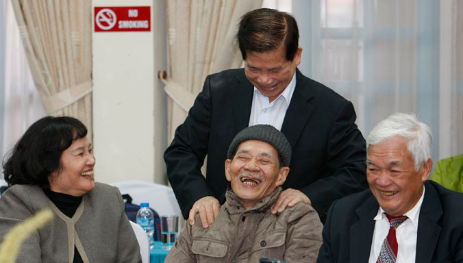 Nguyên Chủ tịch nước Nguyễn Minh Triết và các đồng chí nguyên Bí thư T.Ư Đoàn tại buổi gặp mặt. Ảnh: Như Ý.