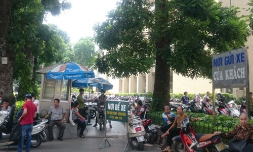 Tiếp tục trông xe trong Bệnh viện Bạch Mai