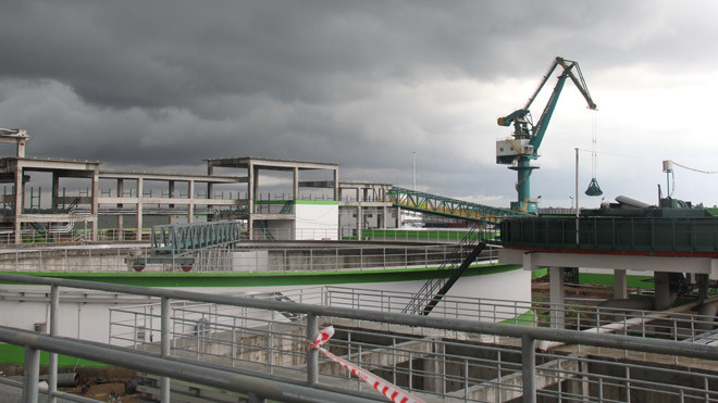 Nhà máy sản xuất giấy cứng bao bì công suất 420.000 tấn giấy/năm của Công ty TNHH Giấy Lee & Man Việt Nam.