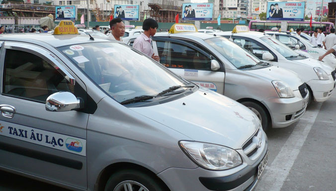Taxi Âu Lạc, một trong 22 hãng taxi được liên ngành thông báo chưa giá giảm cước. Ảnh: T.Đảng.