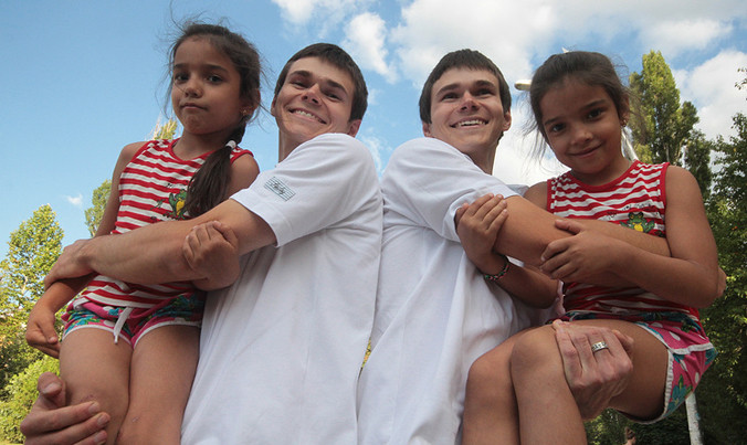 Festival những cặp song sinh giống hệt nhau