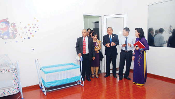 Phòng trẻ em với nhiều tiện ích để các em có thể vui chơi, xem phim hoạt hình. Ảnh: Việt Văn.