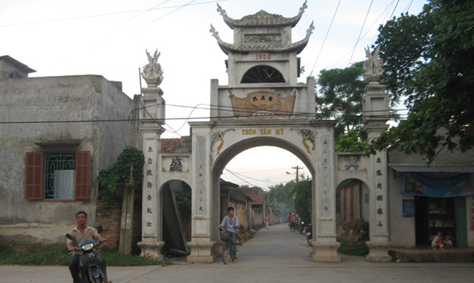 Xã Thụy Hương (Chương Mỹ, Hà Nội) là một trong 11 xã điểm xây dựng NTM, nhưng đến nay vẫn nợ đọng hàng chục tỷ đồng về xây dựng cơ bản. Ảnh: Quốc Khánh.