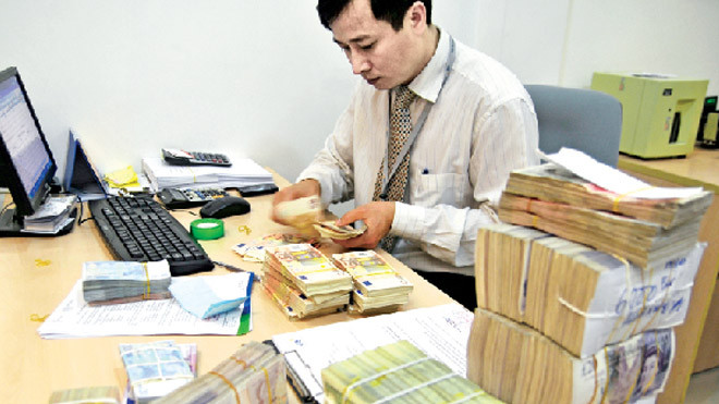 Giá trị đồng Euro và bảng Anh đang giảm so với USD, nên hàng hóa Việt Nam xuất khẩu sang EU có thể sẽ trở nên đắt đỏ hơn. Ảnh: Hồng Vĩnh.